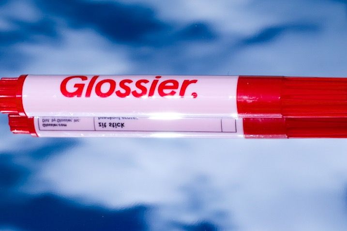 Glossier zit